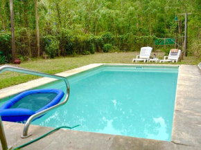 Casa con piscina y parque cercado